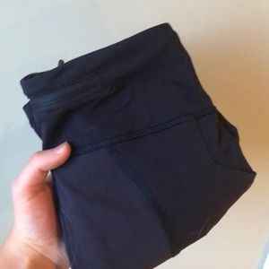 Navy lululemon cropped leggings